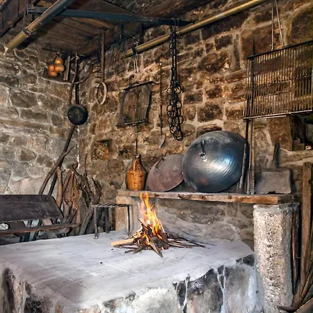 House Brstilo * Svinišće
